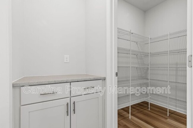 Building Photo - 10138 Hemingway Pl