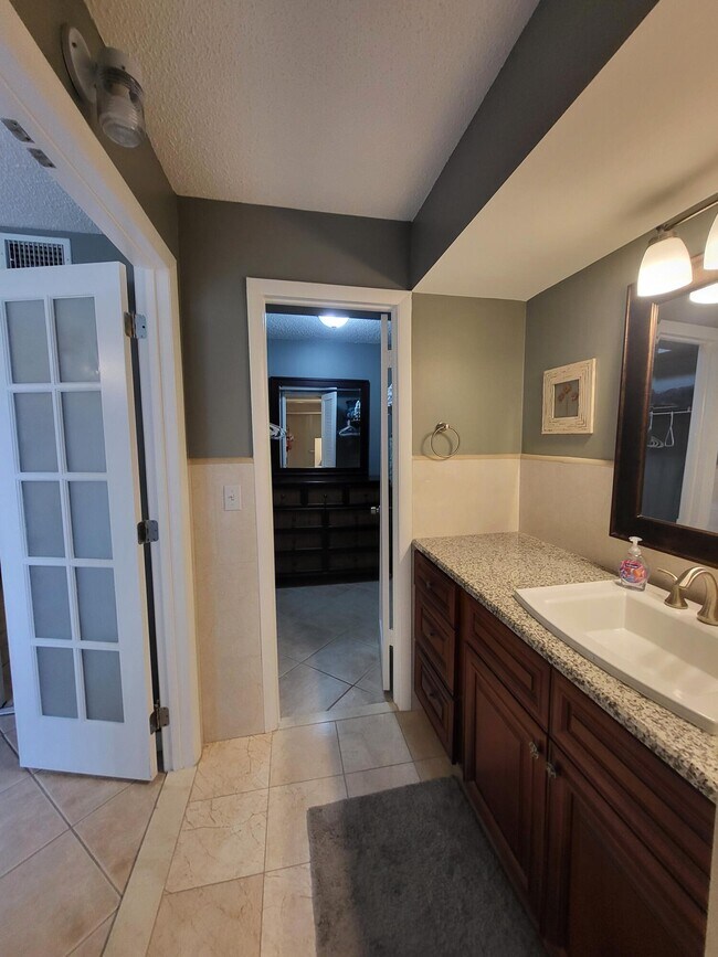 Building Photo - 750 Egret Cir