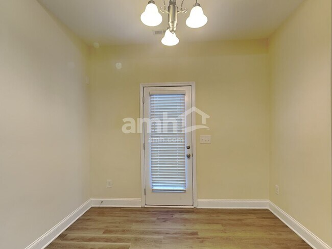 Building Photo - 2217 Magnolia Ct