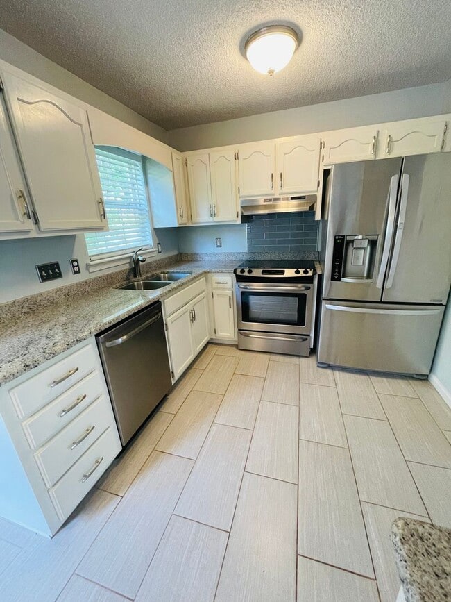 Building Photo - Coming Soon! Lovely 3 Bedroom Spacious 2 S...