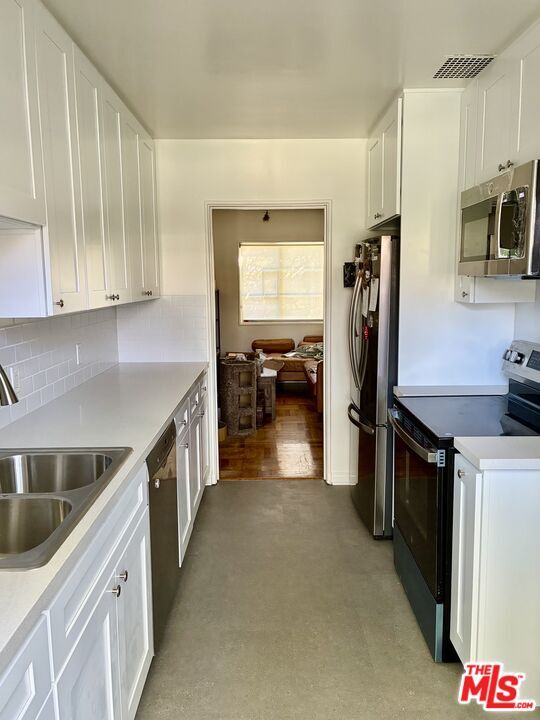 Building Photo - 5262 Village Green