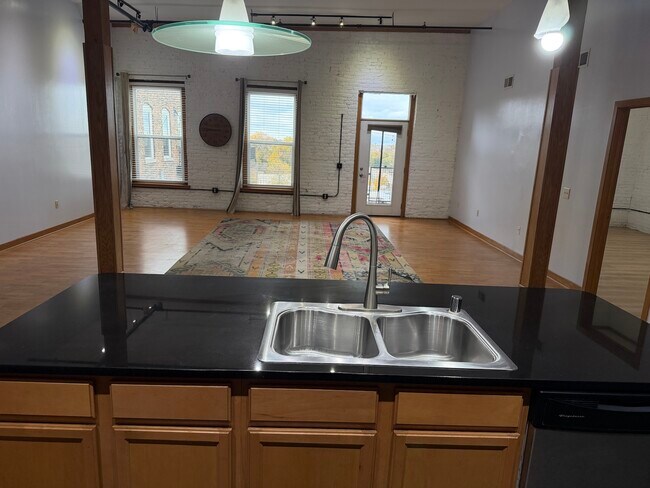 Building Photo - 720 S Marquette St