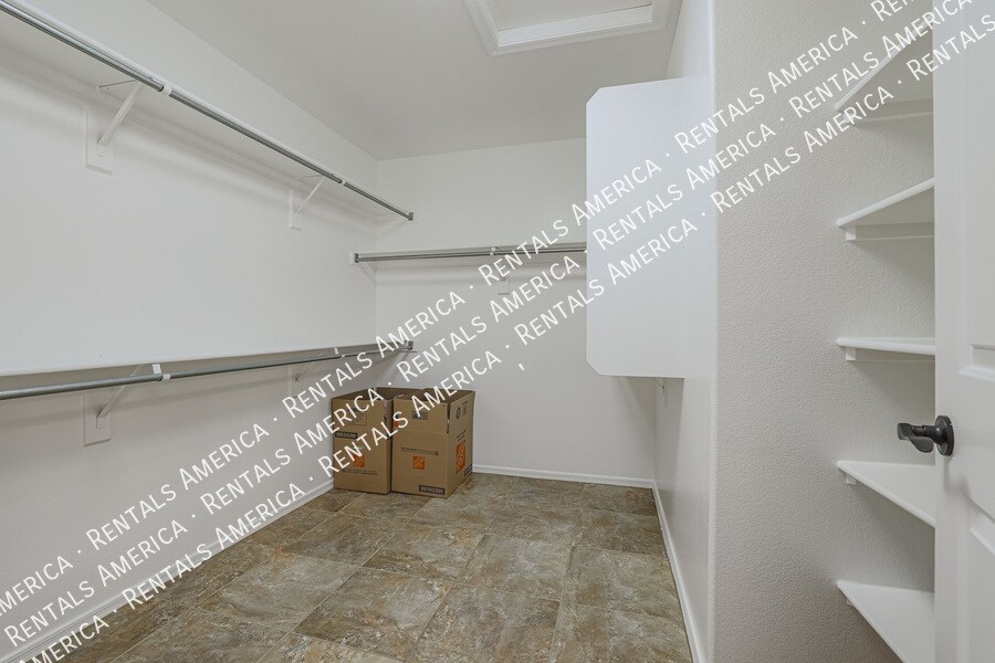 Building Photo - 703 W Canary Way