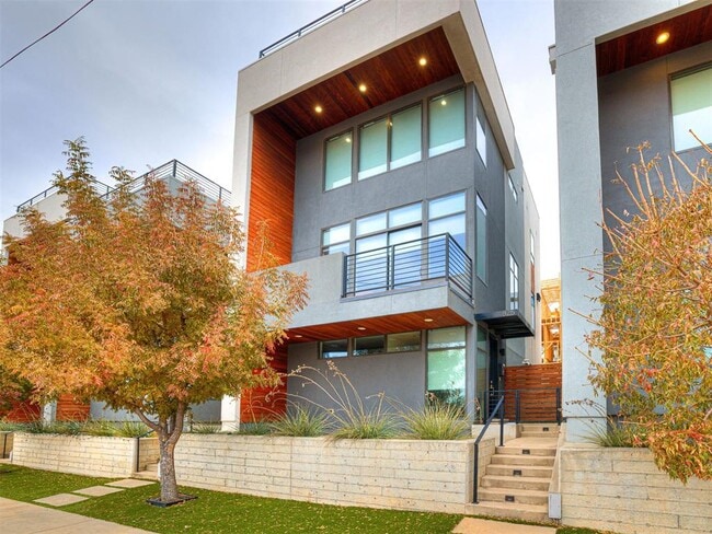 Building Photo - 825 NW 6th St