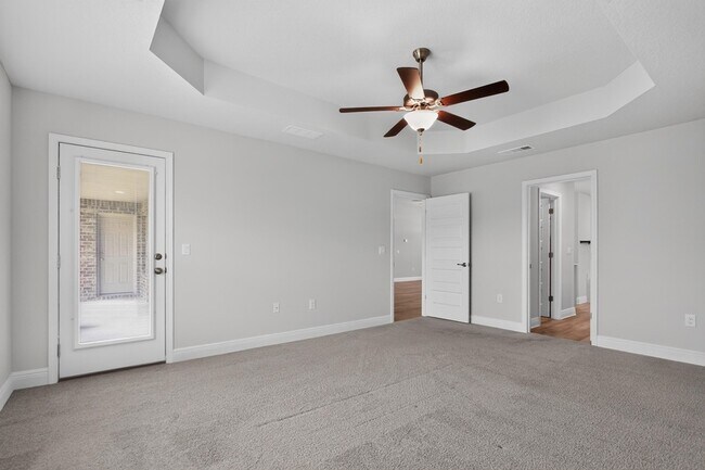 Building Photo - 5823 Crestlake Dr