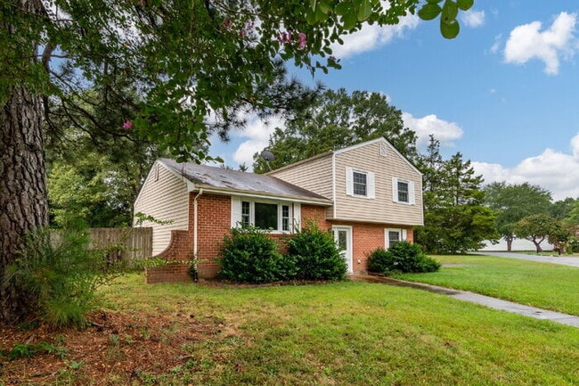 Building Photo - Charming Glen Allen Gem: 3-Bedroom Retreat...