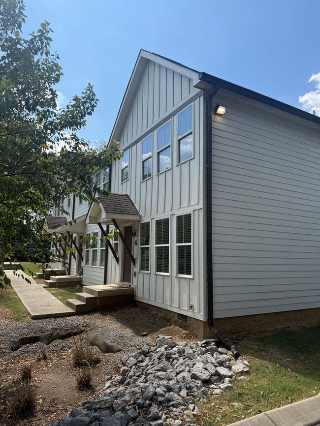 Building Photo - FOR RENT - Beautiful Modern Townhouse in Madison