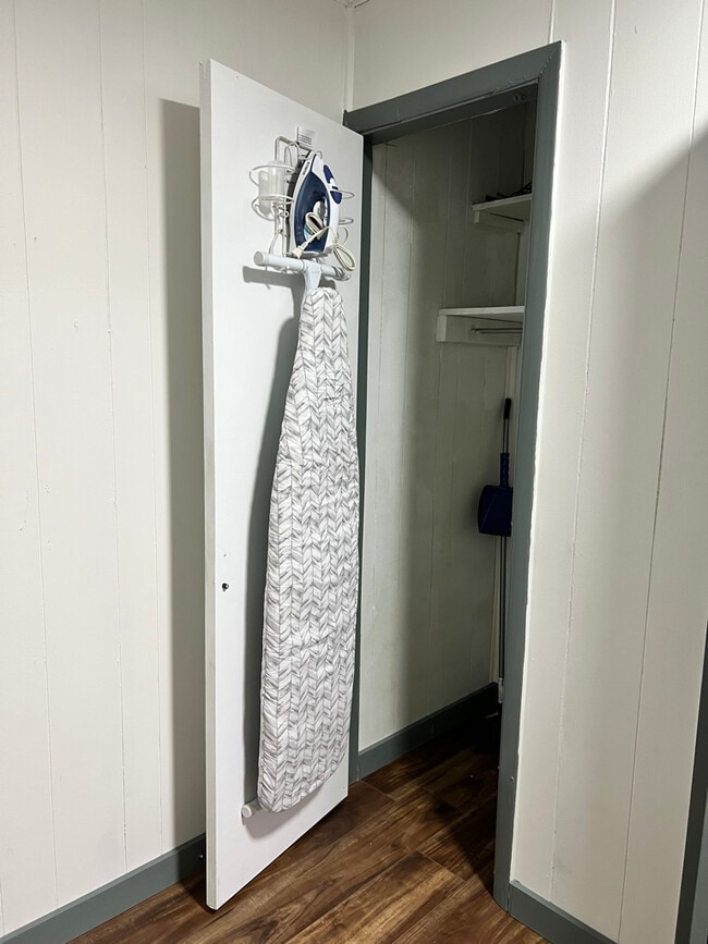 Building Photo - 346 Orion St