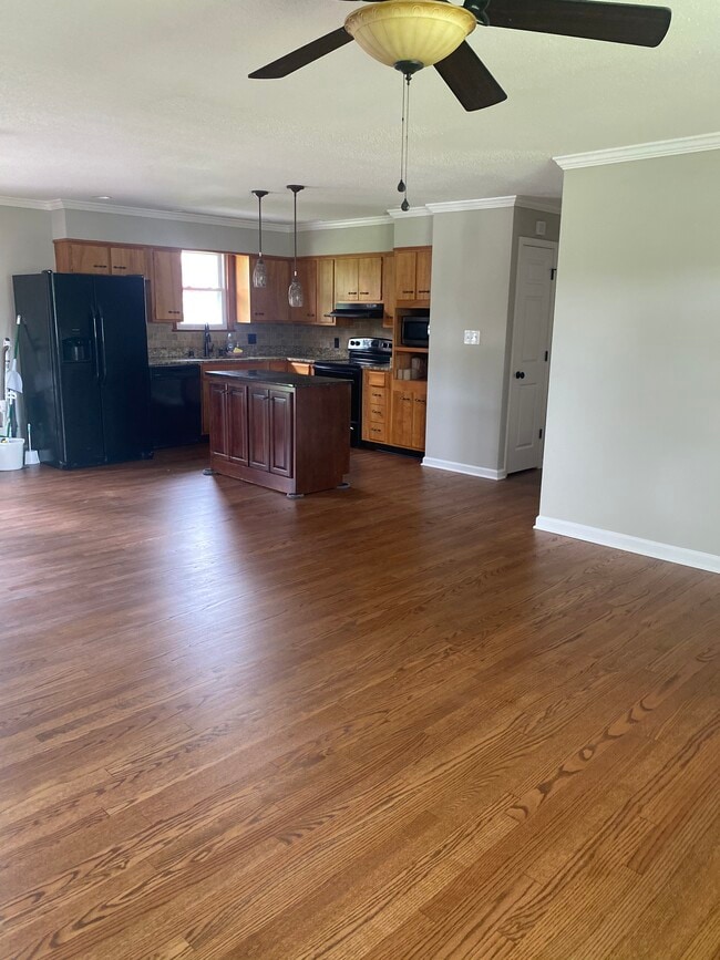 Primary Photo - 704 Smith Way