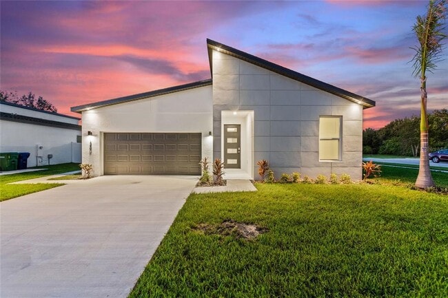 Building Photo - 330 Royal Palm Wy