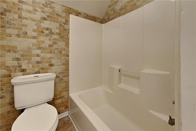 Building Photo - 1555 Rose Pointe Dr