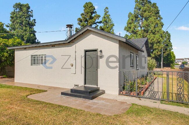 Building Photo - Unit