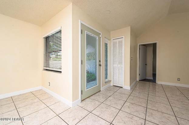 Building Photo - 4 Baywood Dr