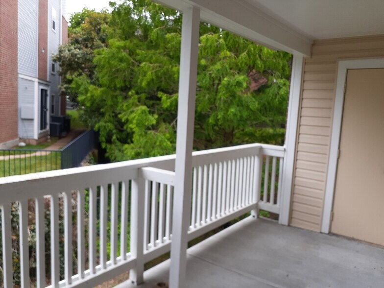 Balcony - 1521 Lincoln Way