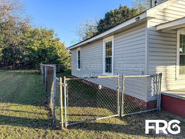 Building Photo - 914 Seaboard St