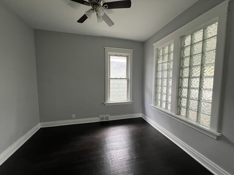 Building Photo - 1122 W 144th St