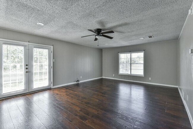 Building Photo - 4-Bedroom Home in the Heart of Killeen