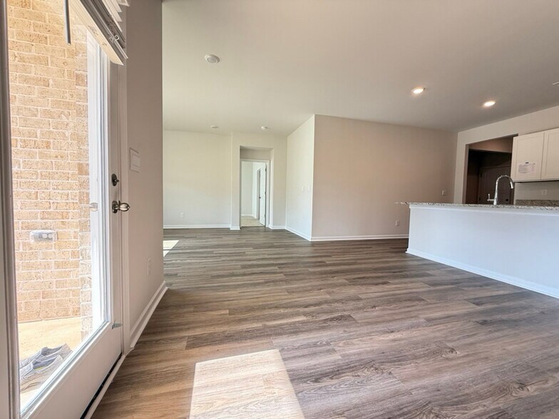 Building Photo - 6151 Feather Wy SE