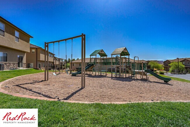 Building Photo - Dog Friendly, Pleasant 4 Bedroom, 2.5 Bathroom Townhome