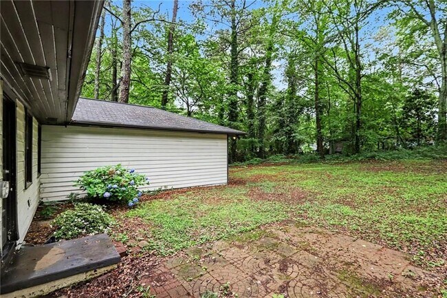 Building Photo - 3743 Poplar Dr