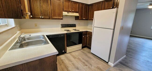 Building Photo - Lenoir City, 37772 - 2 Bedroom, 2 Full Bath, 1,000 square foot One-Level Condo SHORT TERM LEASE O...