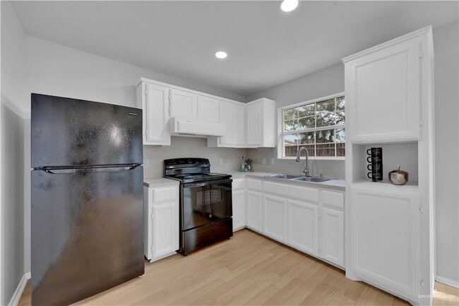 Building Photo - 4216 Goldcrest Ave