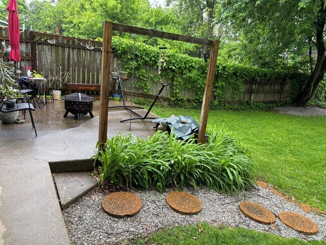 Building Photo - 3 Bedroom, 1 Bath Ranch- Available August 2026!