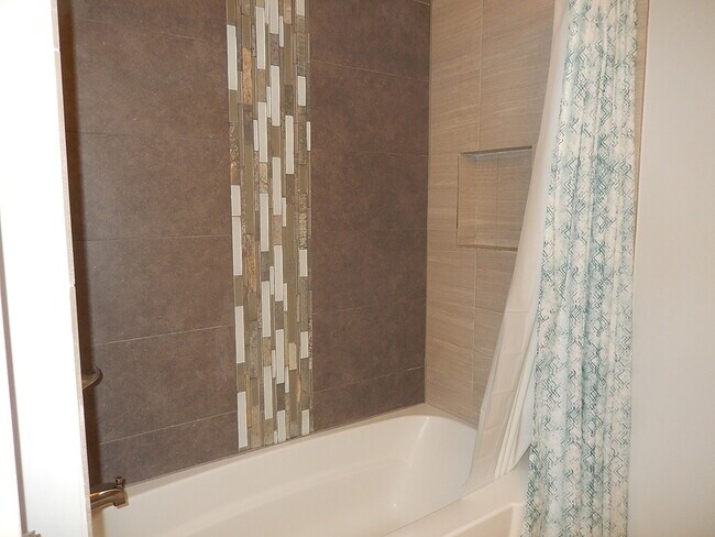 Building Photo - 375 Woodridge Cir