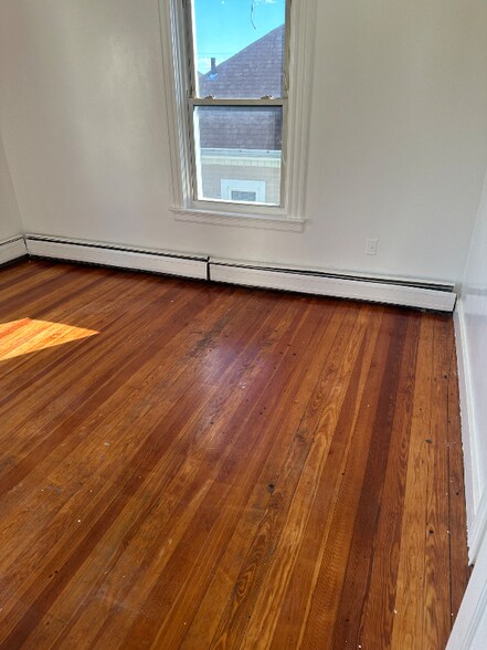 Building Photo - 191 Sabin St