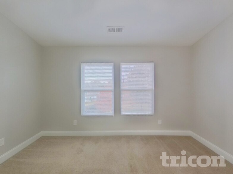 Building Photo - 9225 Newfield St