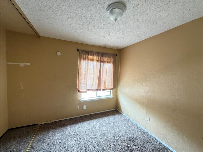 Building Photo - 9611 Blue Creek Ln