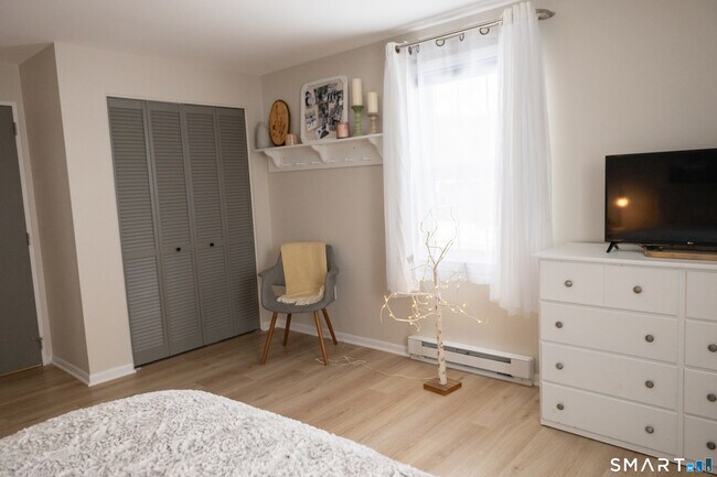 Building Photo - 85 N Main St