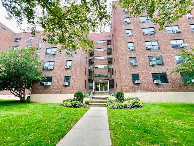 Building Photo - 211-02 73 Avenue, 2N