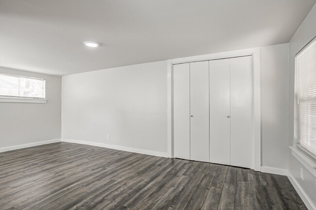 Building Photo - A Stunning, Updated Home in the heart of Dallas