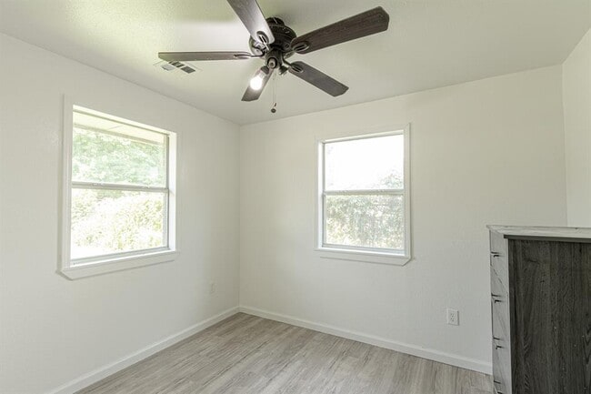 Building Photo - 124 W Brule St