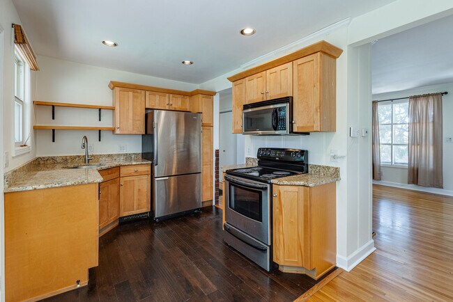 Building Photo - 2104 15th Ave S