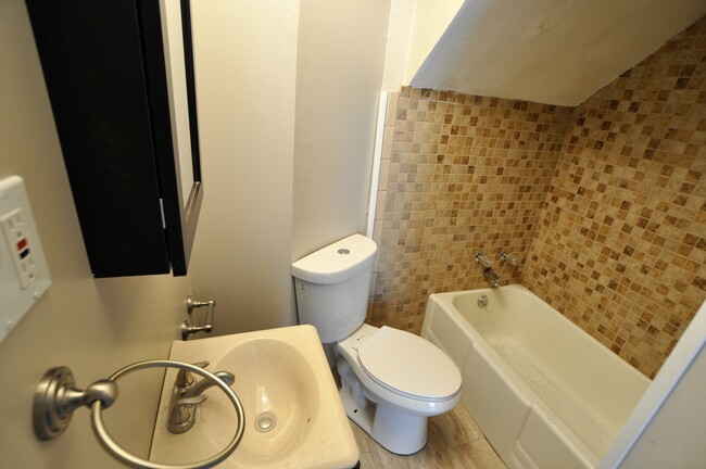 Building Photo - NO APPLICATION FEE!! Completely Renovated ...