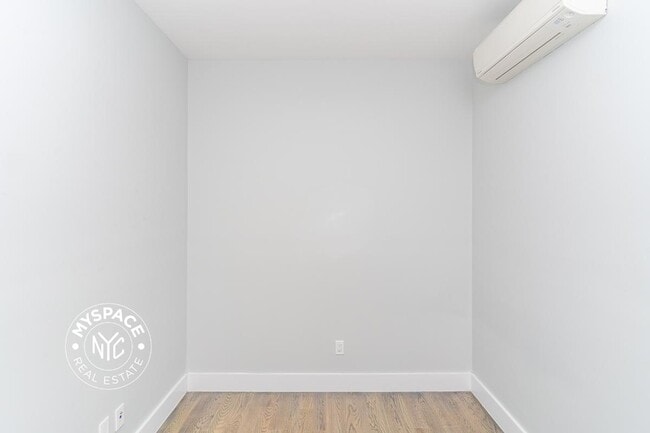 Building Photo - 644 Lorimer St