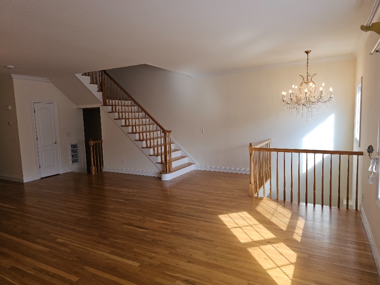 Building Photo - 104 Demarest Ln