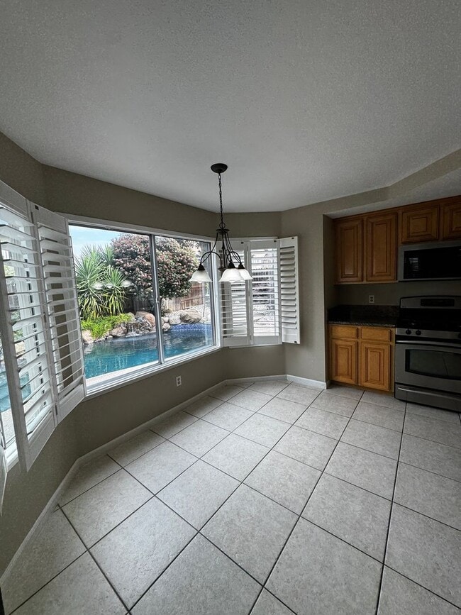 Building Photo - BEAUTIFUL 2 STORY 4 BD, 3 BATH, 3 CAR GARAGE, WITH POOL!