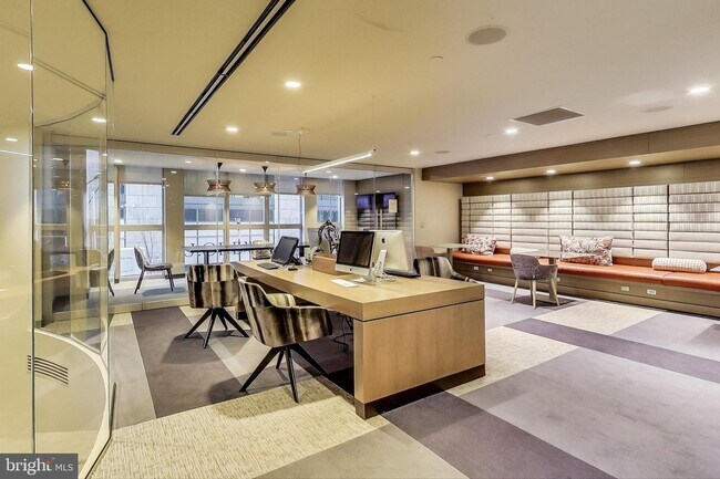 Building Photo - 717 President St