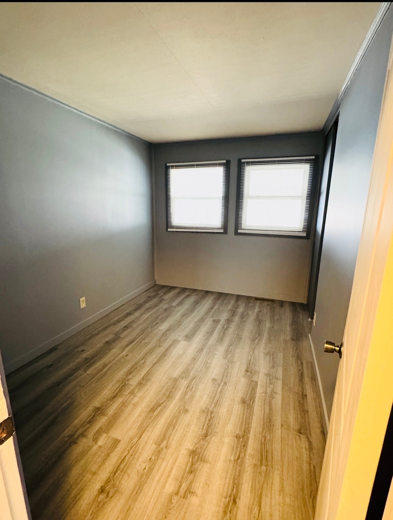 Building Photo - 2251 Vale Dr