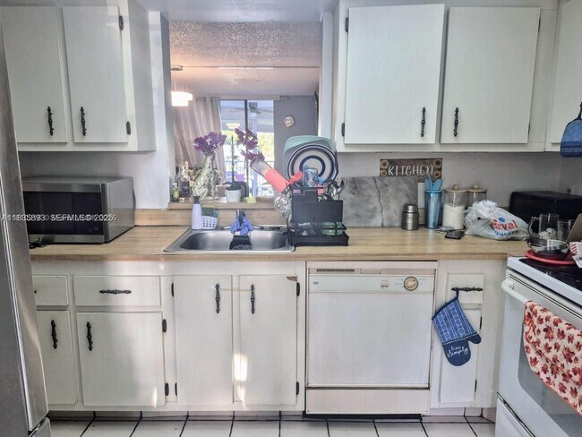 Building Photo - 7320 NW 18th St