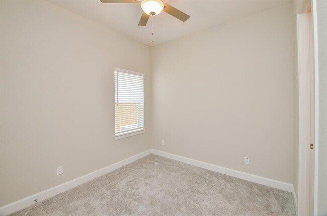 Building Photo - 13807 San Pasqual Pointe Dr