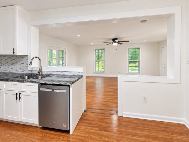 Building Photo - 2579 Bonnybrook Dr SW