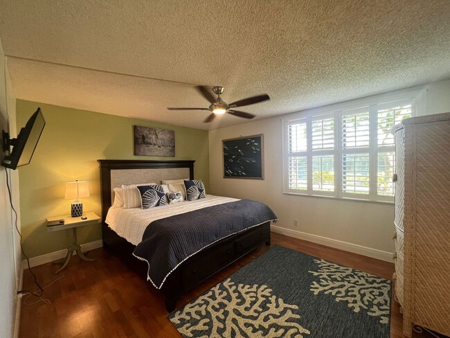 Building Photo - Furnished 2 bedroom 2 Bath condo in a Wond...
