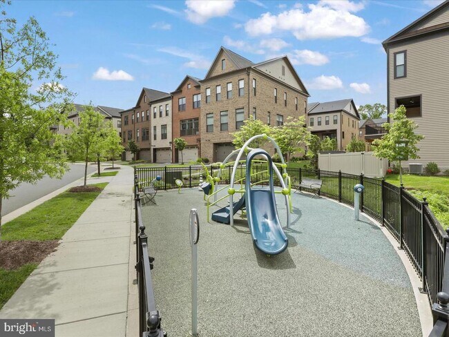 Building Photo - 12293 Sessile Commons