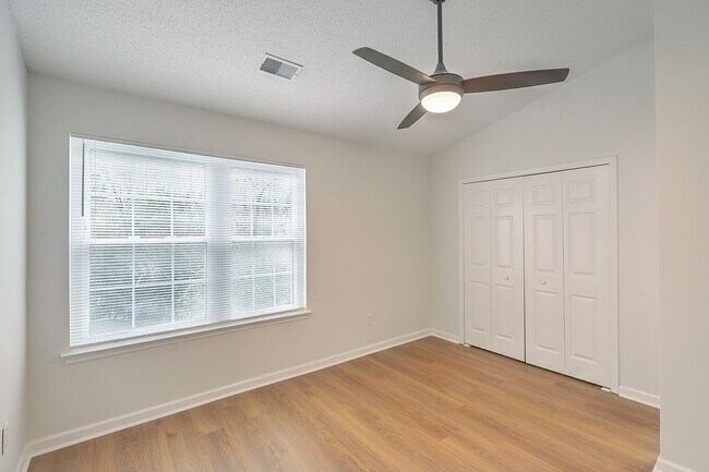 Building Photo - 8047 Shadow Oak Dr