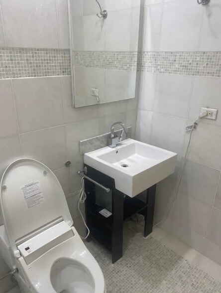 Building Photo - 380 Rector Pl