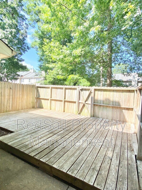 Building Photo - 110 Souverain Landing